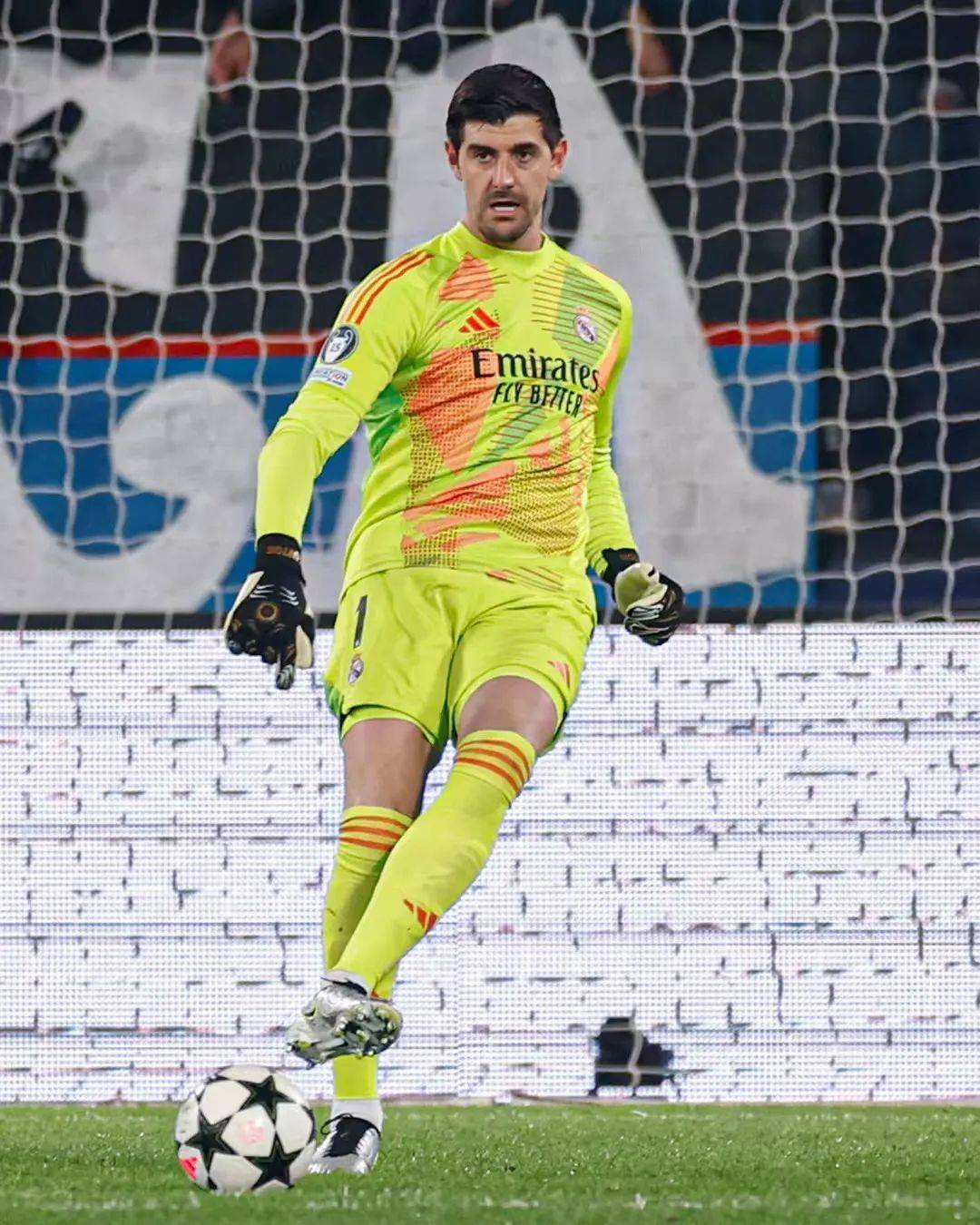 皇家马德里备战欧冠,冠军霸气归来的简单介绍 皇家马德里备战欧冠,冠军霸气归来的简单介绍