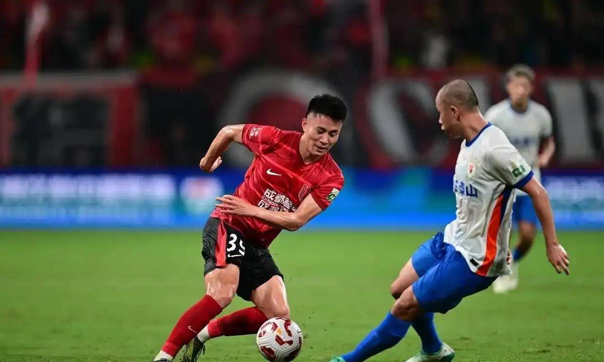 球员们排兵布阵，备战下一场比赛，胜算几何？的简单介绍