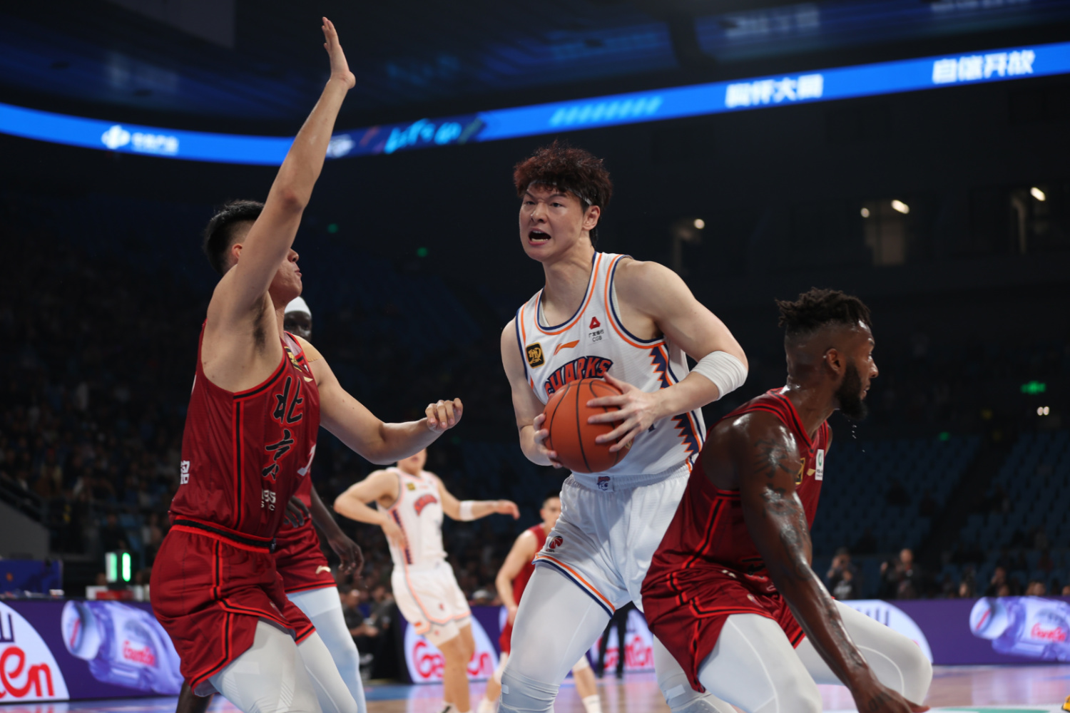 北京首钢胜上海队,联手破局 北京首钢胜上海队,联手破局